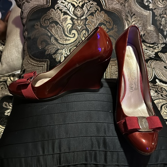 Ferragamo patent wedges Wine color, is closer than the red. - Picture 3 of 8